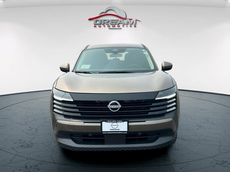 Vehicle image 2 of 24