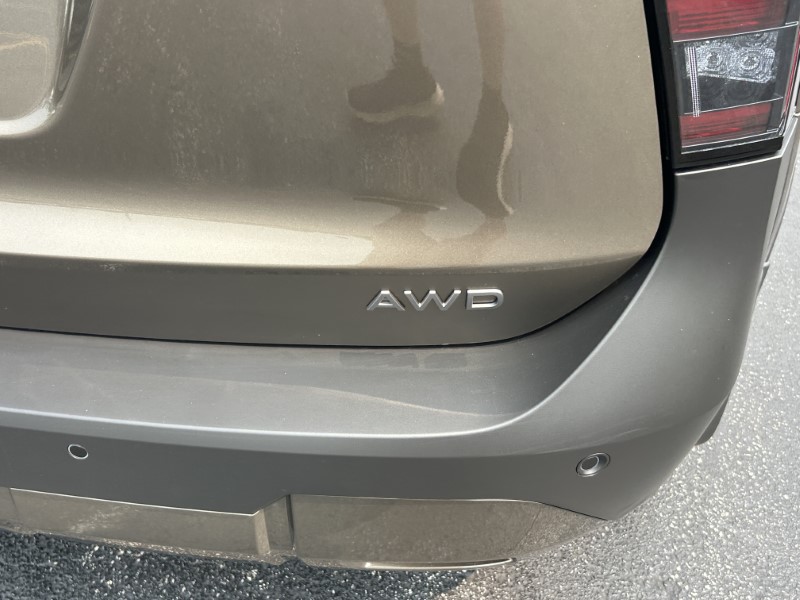 Vehicle image 12 of 24