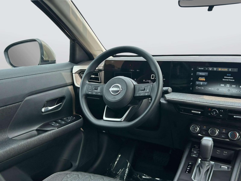 Vehicle image 14 of 24