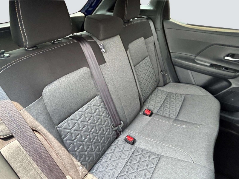 Vehicle image 21 of 24