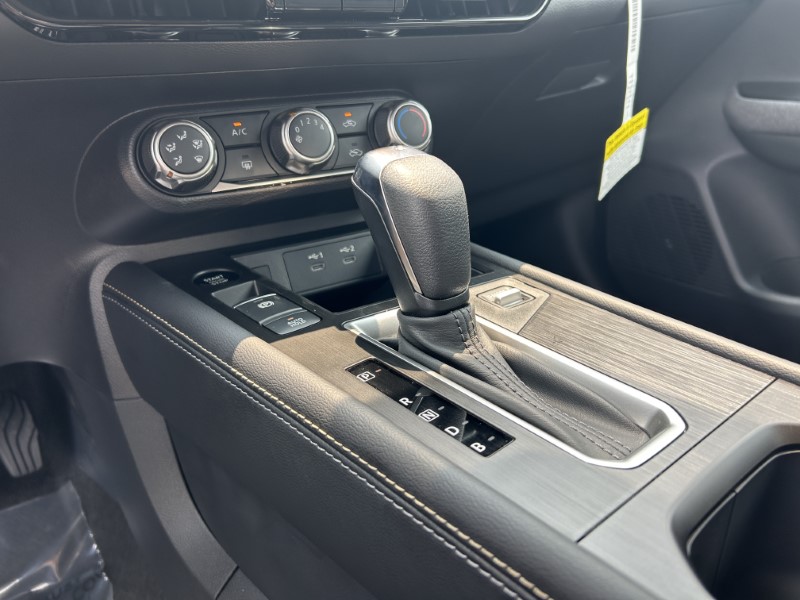 Vehicle image 23 of 24