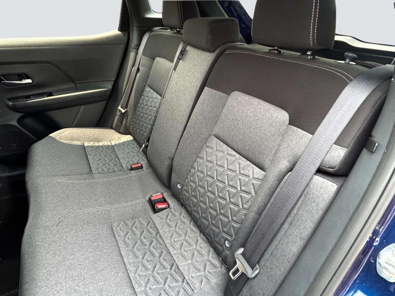 Vehicle image 19 of 24