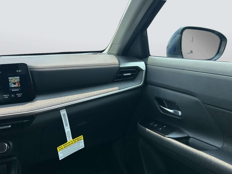 Vehicle image 16 of 24