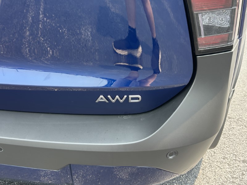 Vehicle image 12 of 24