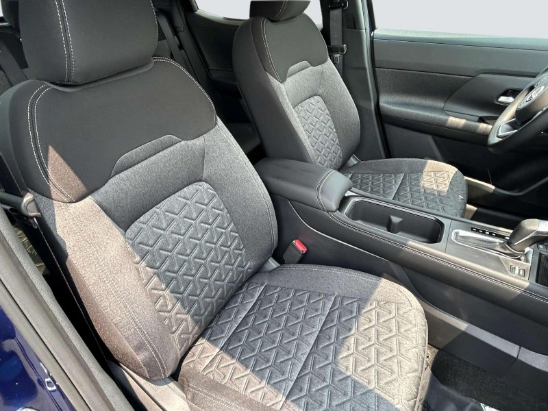 Vehicle image 22 of 24