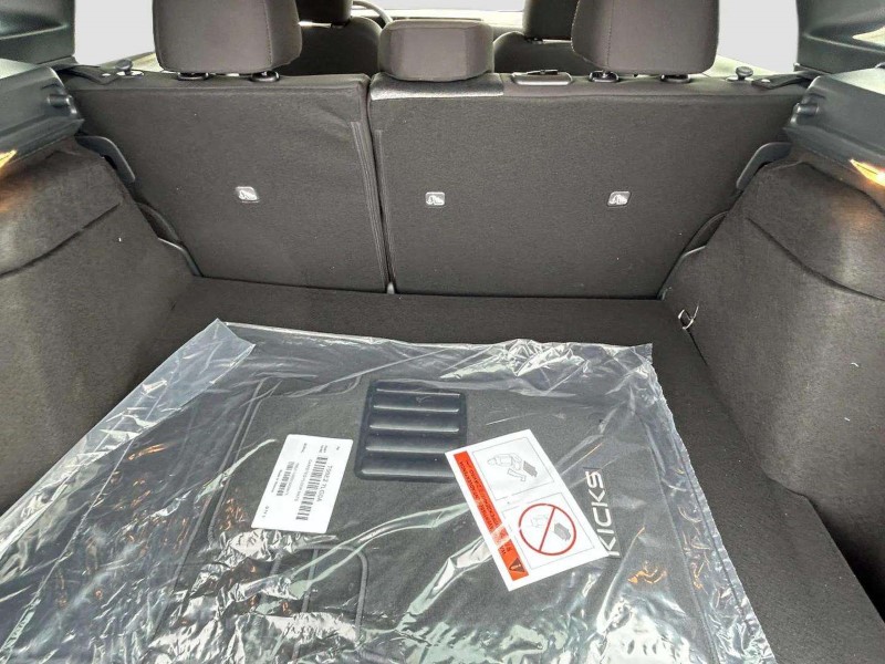 Vehicle image 20 of 24