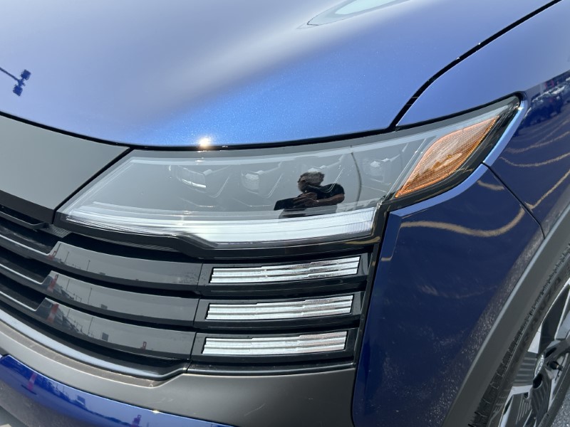 Vehicle image 13 of 24