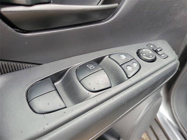 Vehicle image 21 of 26