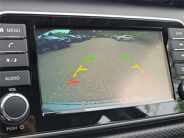 Vehicle image 13 of 26