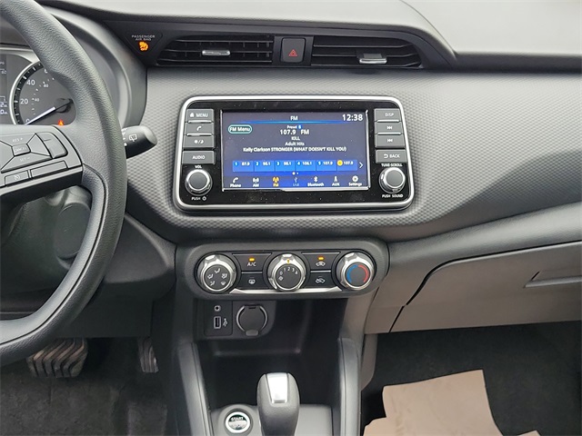 Vehicle image 15 of 26