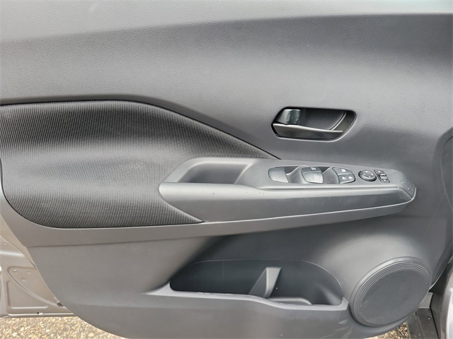 Vehicle image 17 of 26