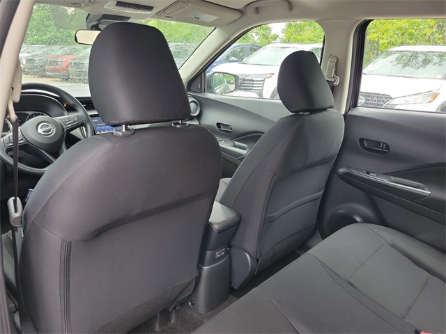 Vehicle image 9 of 26