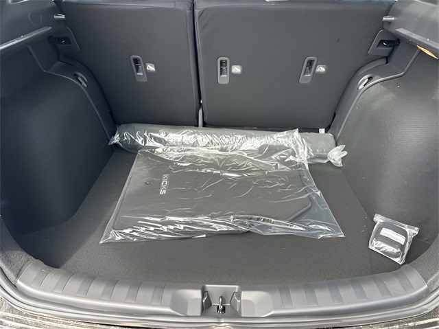 2025 Nissan Kicks Play S Image 6 of 24