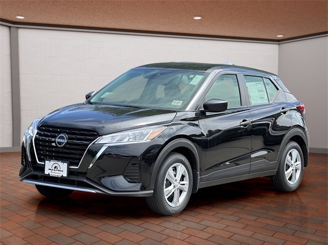 2025 Nissan Kicks Play S Image 1 of 24