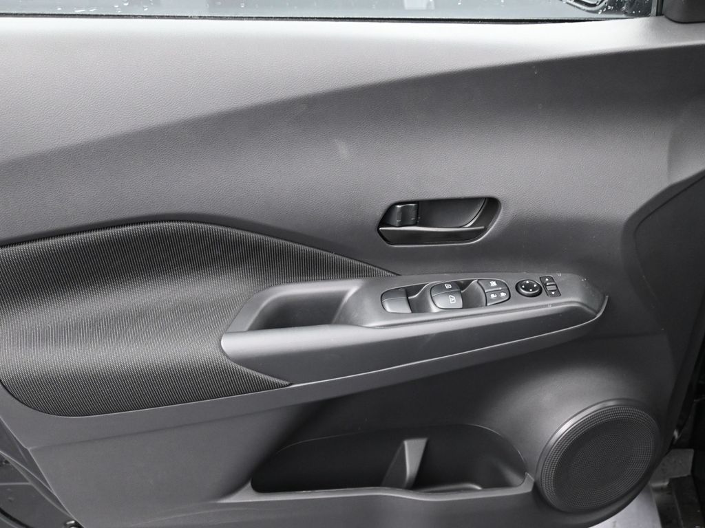Vehicle image 25 of 27