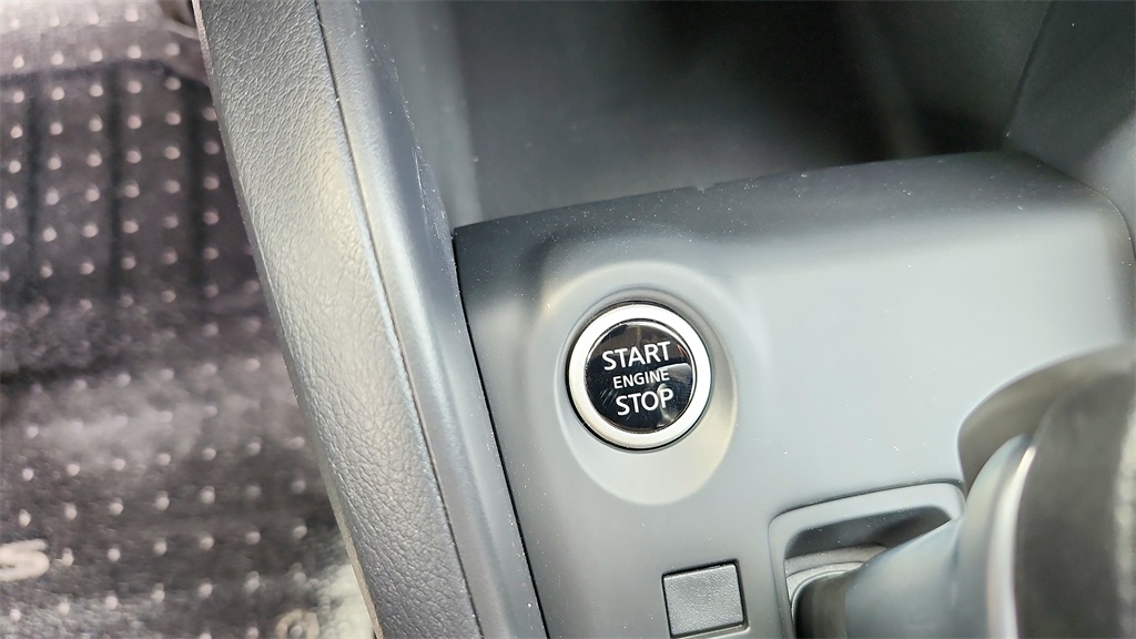 Vehicle image 18 of 28