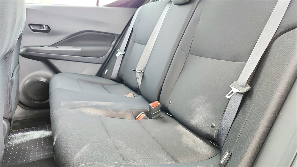 Vehicle image 24 of 28