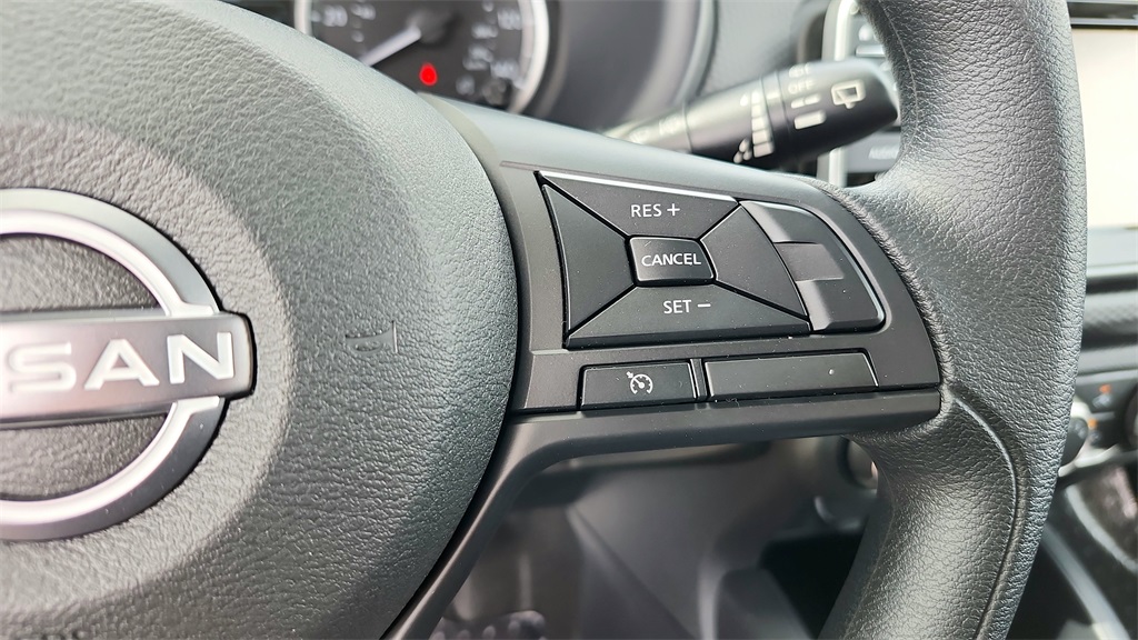 Vehicle image 21 of 28