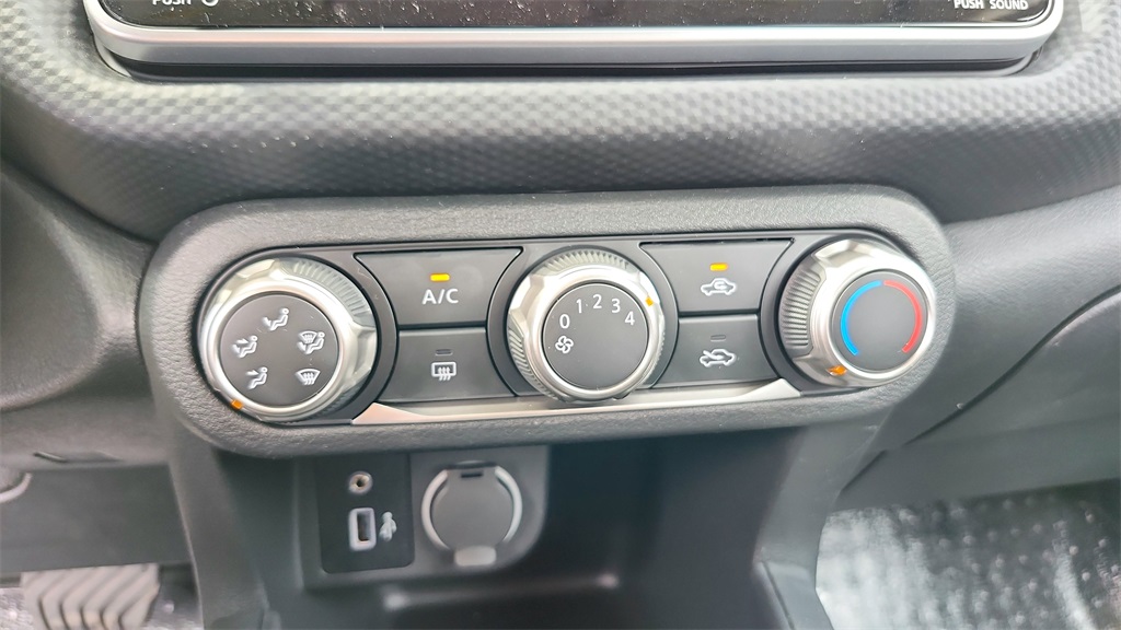 Vehicle image 17 of 28