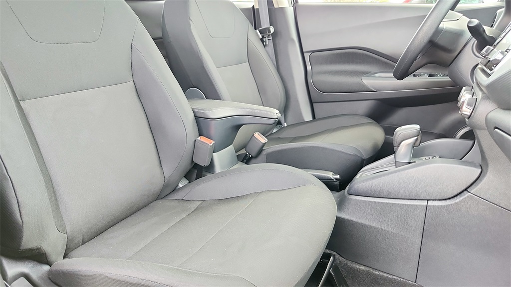Vehicle image 26 of 28