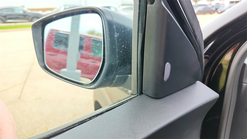 Vehicle image 10 of 28