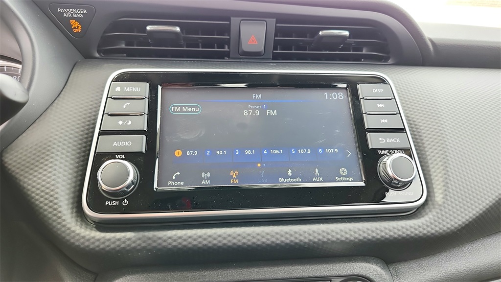 Vehicle image 16 of 28