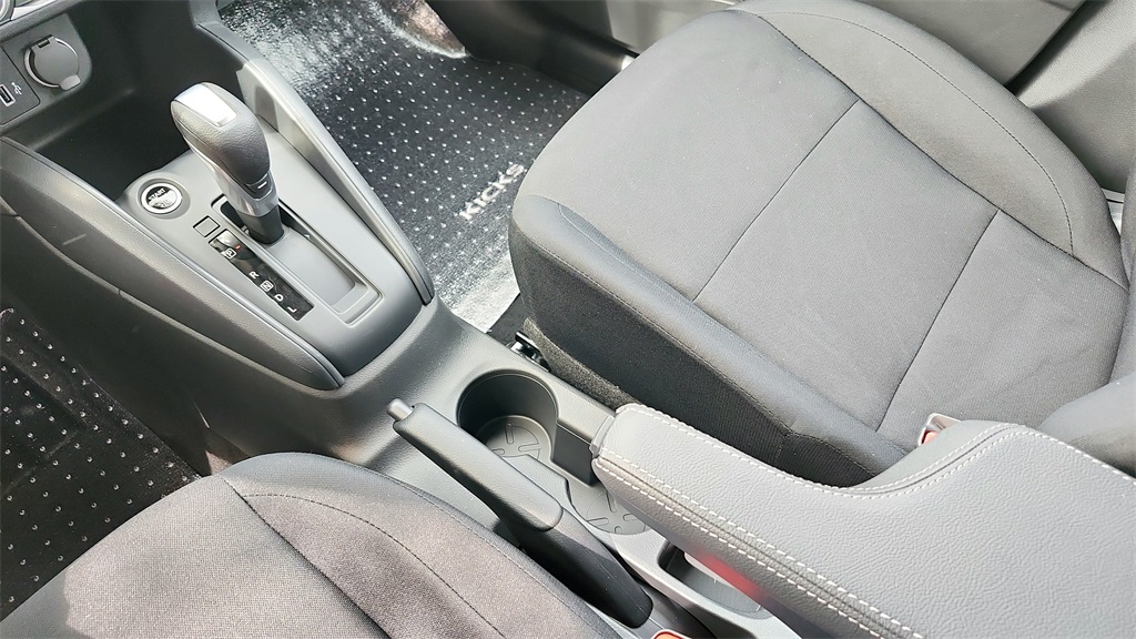 Vehicle image 13 of 28