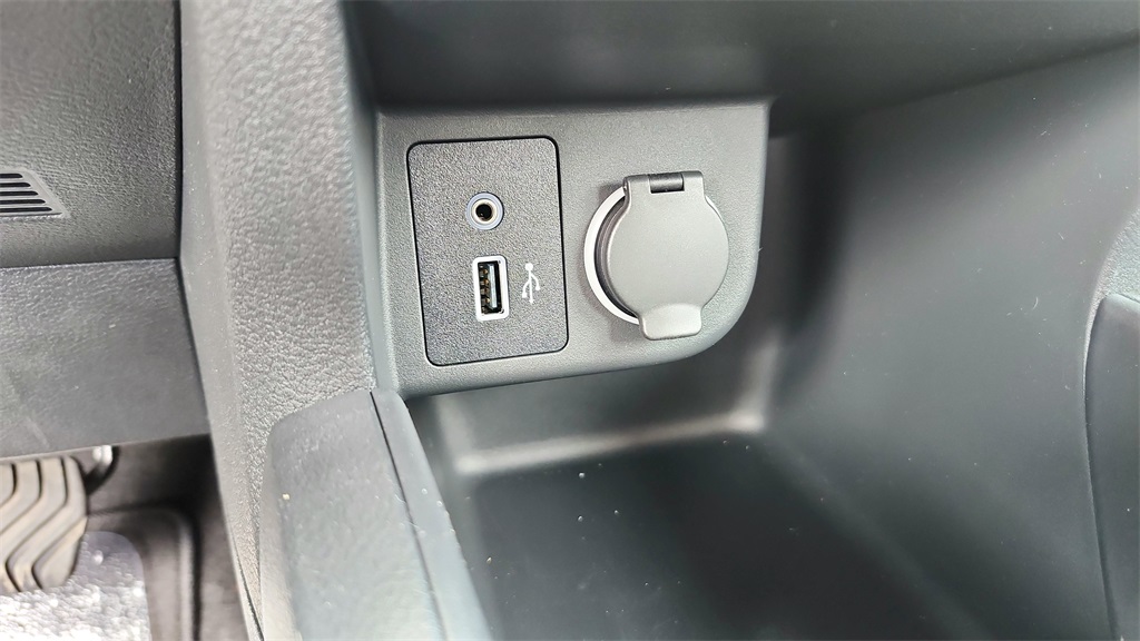 Vehicle image 15 of 28