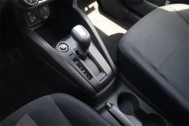 Vehicle image 16 of 25