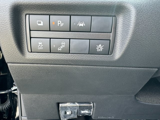 Vehicle image 17 of 21