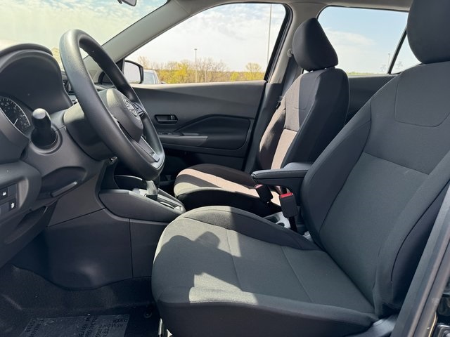 Vehicle image 14 of 21