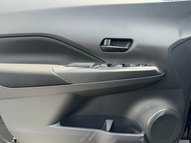 Vehicle image 12 of 21
