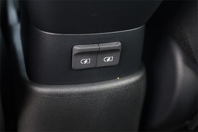 Vehicle image 21 of 25