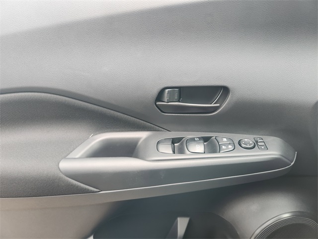 Vehicle image 17 of 22