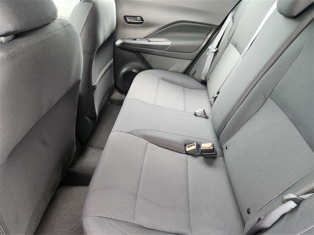 Vehicle image 10 of 22