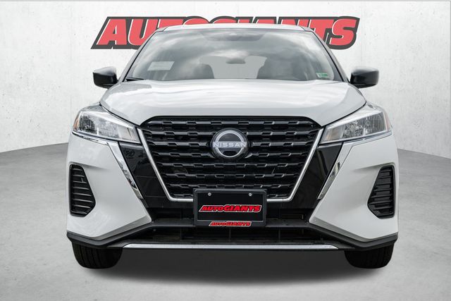 2025 Nissan Kicks Play S Image 2 of 37