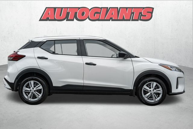 2025 Nissan Kicks Play S Image 3 of 37