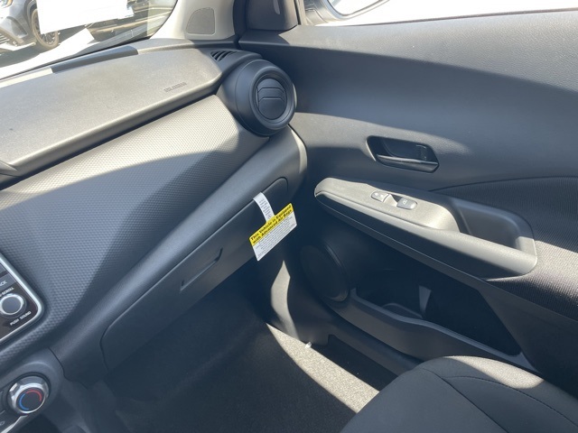 Vehicle image 17 of 22