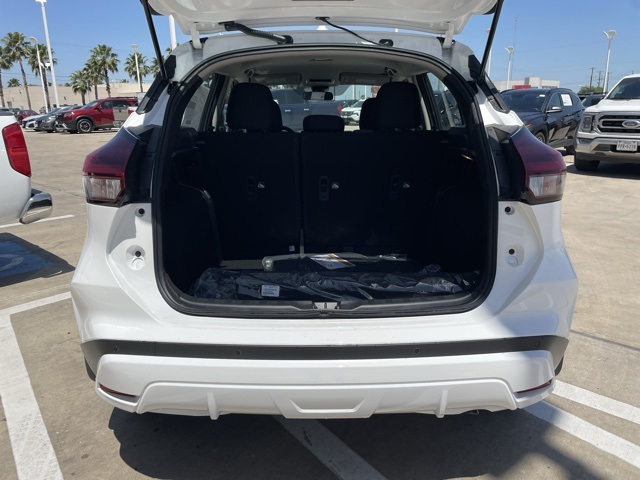 Vehicle image 7 of 22