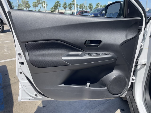 Vehicle image 13 of 22