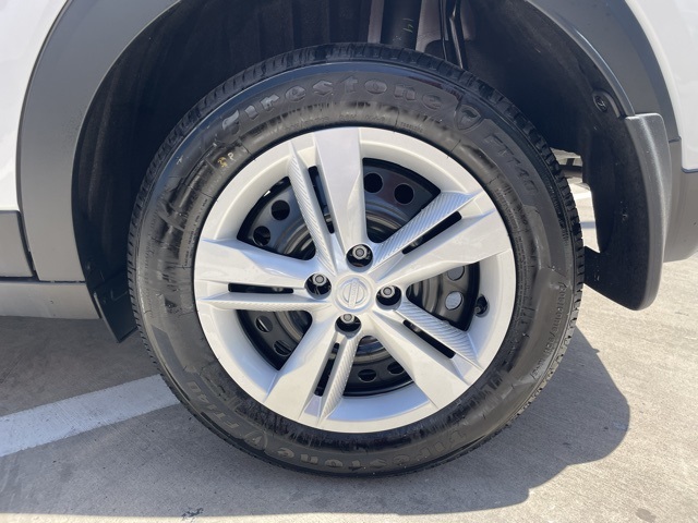Vehicle image 20 of 22