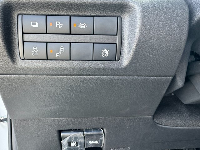 Vehicle image 17 of 21