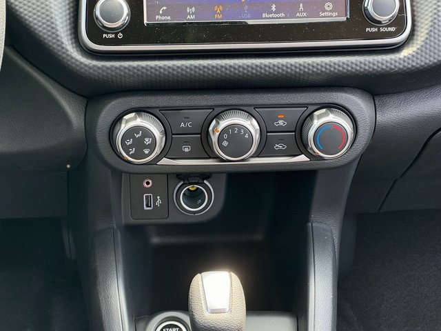 Vehicle image 9 of 21