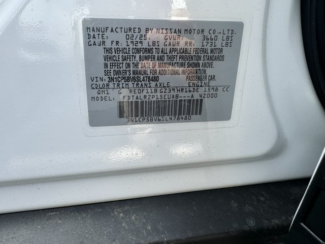 Vehicle image 16 of 21