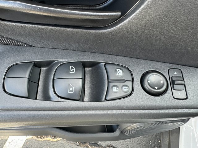 Vehicle image 13 of 21