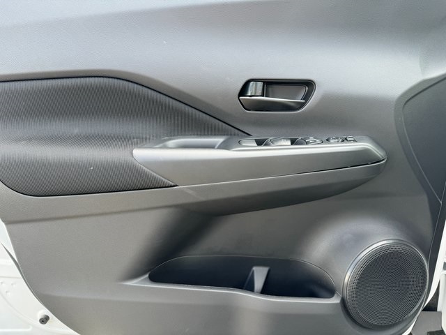 Vehicle image 12 of 21
