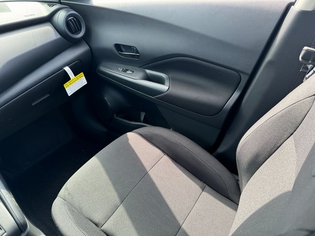 Vehicle image 11 of 21