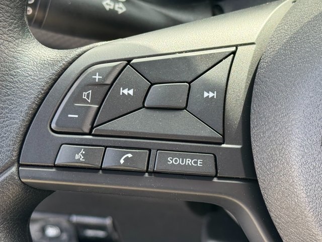 Vehicle image 18 of 21