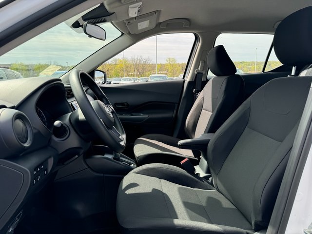 Vehicle image 14 of 21