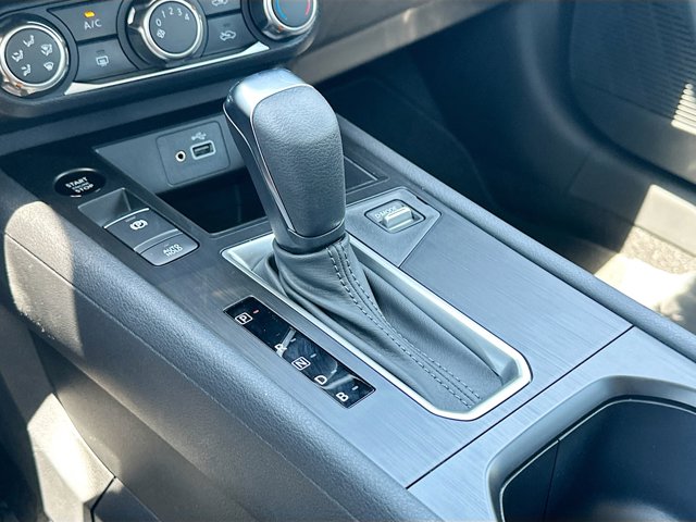 Vehicle image 11 of 19